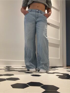 Light Wash Wide Leg Women’s Jeans